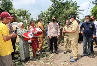 Rombongan Forkopimda Tulungagung tinjau lokasi bencana angin puting beliung di Kecamatan Karangrejo
