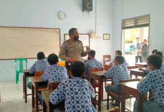 Sosialisasi penggunaan knalpot brong, oleh Polres Pekalongan Kota di SMK Dwijapraja