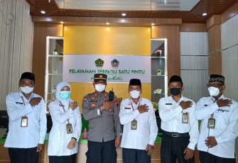 Pelantikan anggota Patroli Keamanan Sekolah (PKS) MAN Kendal, oleh Kasat Binmas Polres Kendal, AKP Abdullah Umar, SH