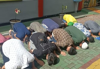Belasan Warga Binaan Rutan Bengkulu Terima Asimilasi Sujud Syukur