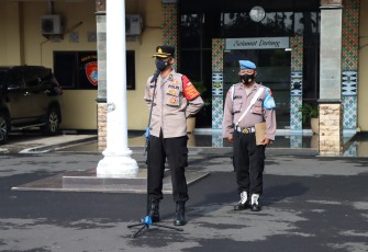 Kabag SDM Polres Pekalongan Kota Kompol Trismiyanto,m Sungkowo SH.,MM, saat memimpin apel pagi