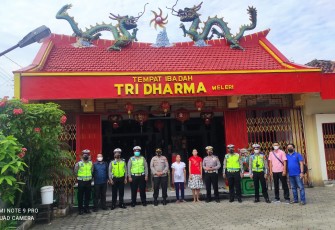 Pengaman tempat Ibadah, oleh anggota Polsek Weleri, Kendal