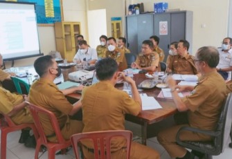 Rapat penyusunan peta jalan (Roadmap) pengendalian inflasi daerah tahun 2022-2024, di ruang rapat Sekretaris daerah (Sekda) Krui