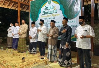 Acara Zikir dan Selawat bersama Majelis Zikir Selawat Bumi Intanpari dan Pengukuhan Pengurus Syekher Mania Karanganyar