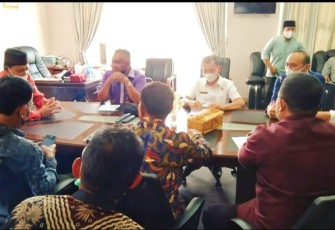 Saat pertemuan digelar di ruang rapat dinas setempat