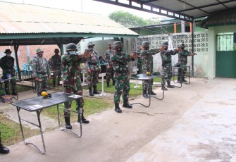 Latihan Menembak Pistol Prajurit Kodim 0104/Aceh Timur