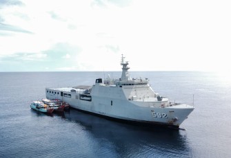 KRI Banjarmasin-592 Laksanakan Pemeriksaan dan Penggeledahan