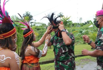 Tarian Adat Papua, Sambut Kedatangan Danmenbapur 3 Marinir