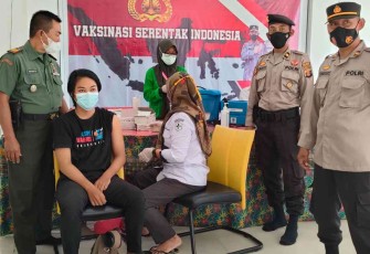 Danramil 0906/04 Sangasanga Pantau Vaksinasi Booster Di Puskesmas 