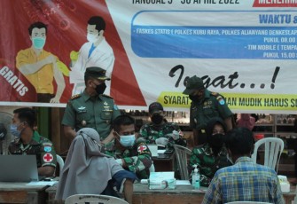 Tak Kenal Lelah Dandim 1015/Sampit Keliling Tinjau Vaksinasi