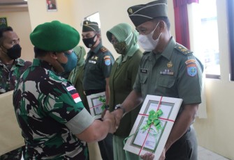 Dandim 1204 Sanggau Melepas Prajurit Purna Tugas 