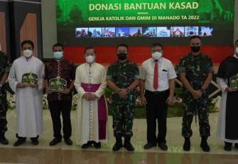 Kasad Beri Donasi Bantuan Gereja GMIM dan Katolik di Manado