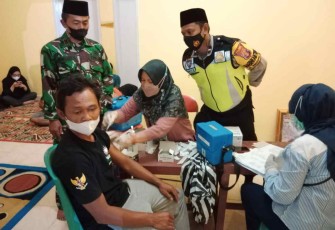 Vaksinasi Malam Koramil 0906-04/ Sangasanga, Sasar Jama'ah Tarawih di Masjid