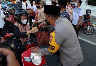 10 Ribu Takjil Forkopimda Banyuwangi Ludes dalam 30 Menit