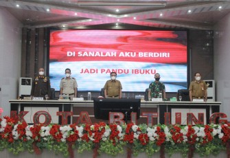 Wali Kota Bitung (tengah) saat menghadiri sosialisasi