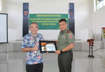 Dr. Aqua Dwipayana Sharing Komunikasi dan Motivasi di Korem 142/Tatag.