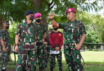 Pengarahan Dankodiklatal saat meninjau Lattek Materi Dopper Siswa Dikko Angkatan 168, Kamis (21/4/22)
