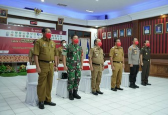 Dandim Sanggau hadiri peringatan hari otonomi daerah secara virtual. Senin (25/4/2022)