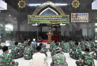 Nuzulul Qur'an meningkatkan kesalehan spiritual dan sosial prajurit dan PNS Korem 091/ASN. Selasa (26/4/2022)