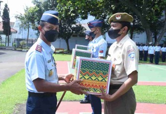 Dankoharmatau berikan bingkisan lebaran. Rabu (27/4/2022)