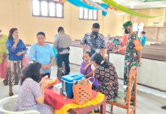 Babinsa dampingi vaksinasi booster jemaat gereja. Jum'at (29/4/2022)