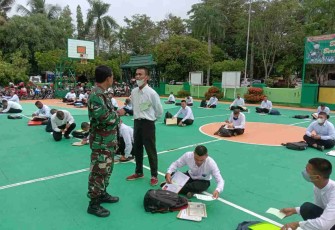 Suasana rekrutmen Komcad di lapangan Makodim 1001/HSU-BLG. Senin (09/05/2022)