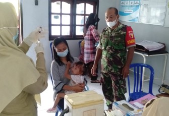 Serka Tukimin dampingi pelayanan posyandu. Sabtu (14/05/2022)