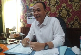Ketua DPRD Kabupaten Karanganyar, Bagus Selo, saat memberikan keterangan kepada wartawan, Jumat (19/5/2022)