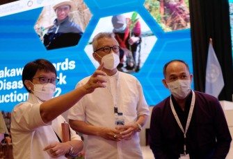 Menlu Retno saat meninjau persiapan pembukaan GPDRR di Nusa Dua