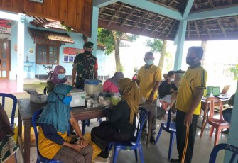 Serma Agus dampingi vaksinasi Booster warga binaannya