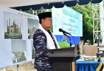 Kasal saat meresmikan masjid Al Furqon di STTAL Surabaya 