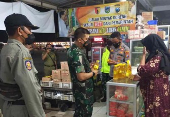 Dandim Pacitan terjun langsung cek harga migor di pasar Minulyo 