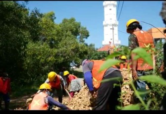 Program padat karya Kemenhub di lingkungan menara suar Baron Kab Gunungkidul 