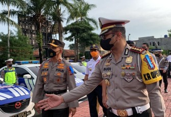 Wakapolda Banten saat pengecekan kendaraan operasional operasi patuh Maung