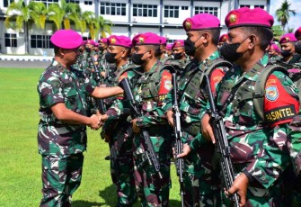 Dankormar saat menyambut Satgasmar Muara Perairan Papua TA 2021 di Mako Lantamal XIV Sorong