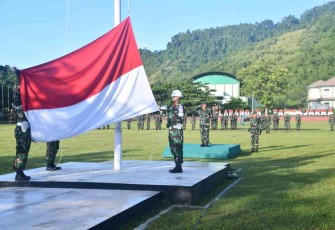 Upacara bendera 17-an di Makorem 142/Tatag