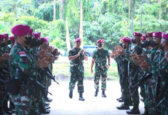 Dankormar disambut yel yel prajurit Pasmar 3 di shelter Menkav 3 Marinir 