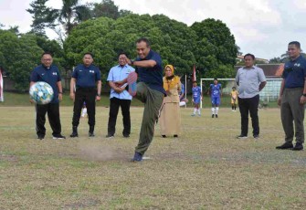 Pembukaan liga santri di jajaran Korem 073/Mkt ditandai kick off oleh Danrem 073/Mkt