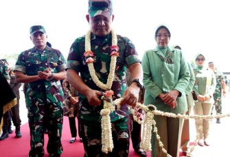 Kasad saat gunting pita peresmian Kodim 0709/Kebumen