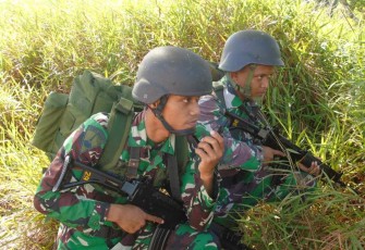 Prajurit Yonmarhanlan XIV Sorong saat latihan patroli