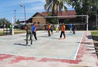Pertandingan voli sambut hari Bhayangkara Ke-76 di desa Kota Bangun Ulu