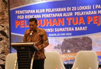Direktur Kenavigasian saat membuka FGD di Bogor