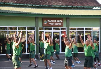 Pelaksanaan olahraga bersama anggota Korem 073/Mkt