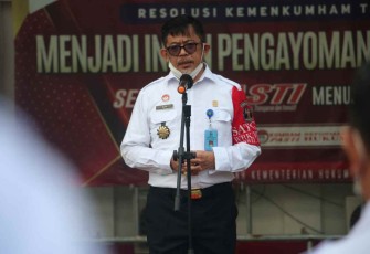 Kadiv Keimigrasian Banten saat memberikan arahan saat apel upacara jajaran
