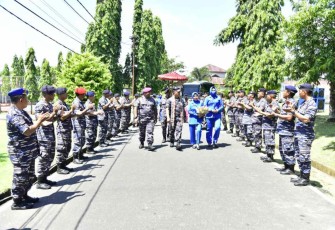 Penyambutan Pangkoarmada III saat kunjungan di lanal Ternate