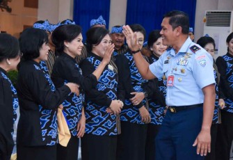 Dankoharmatau saat memberikan apresiasi Tim Pesparani Koharmatau