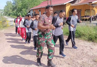 Bina fisik bersama anggota security 