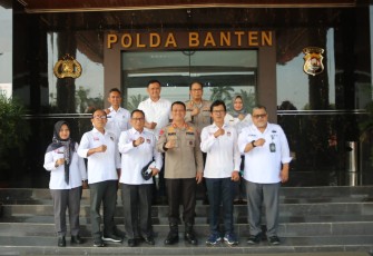 Foto bersama Kapolda bersama KPU provinsi Banten 
