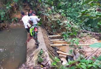 Pengecekan sumber mata air bersih di wilayah binaan 