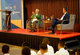 Kunjungan Presiden Timor Leste Jose Ramos Horta ke Indonesia dimanfaatkan Bupati Blora untuk memperkenalkan produk unggulan jati dan pendidikan migas.